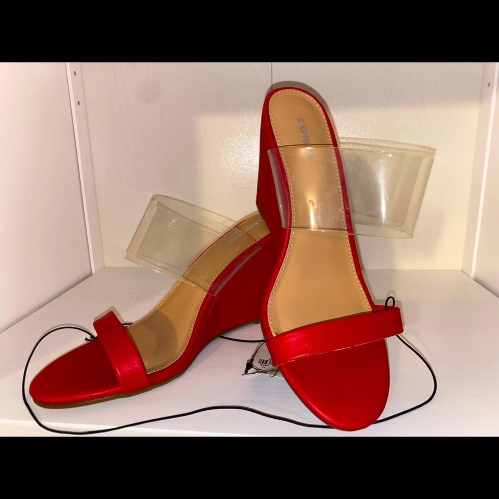 Red wedge sandals. Perfect for summer!